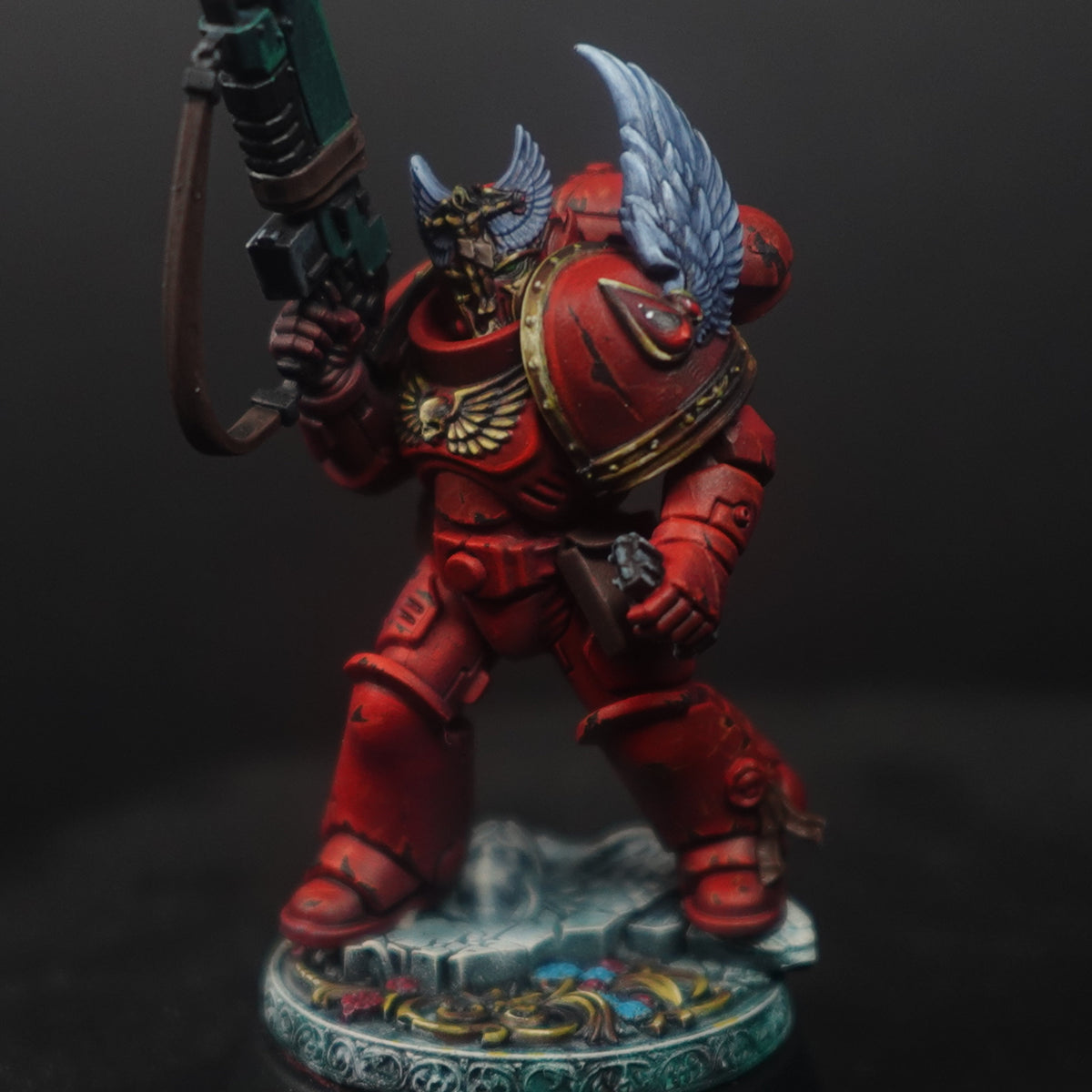 Crimson Lord Pack: painted shoulder and helmet on a display miniature. Painted by Luke. Example paintwork, display miniature and other accessories are not included. Physical parts are supplied unpainted; digital listings supply STL files only.